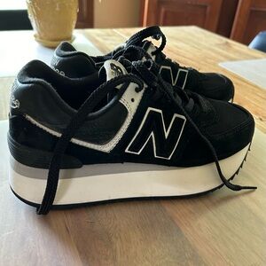New Balance 574 Platform Sneakers size 6.5 barely worn